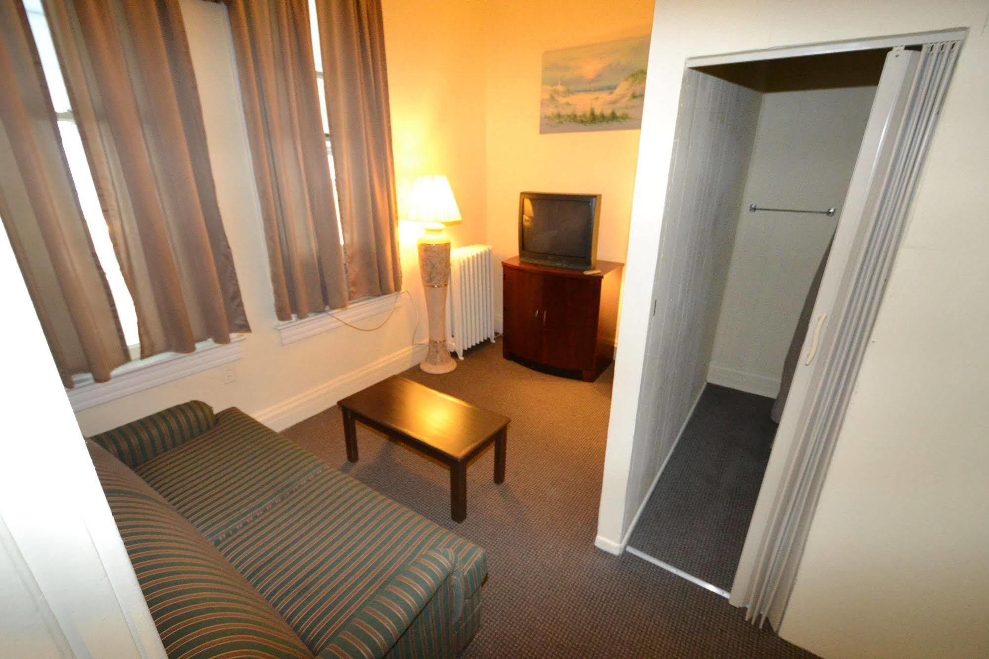 Perfect Stay Inn & Suites Blair Exterior foto