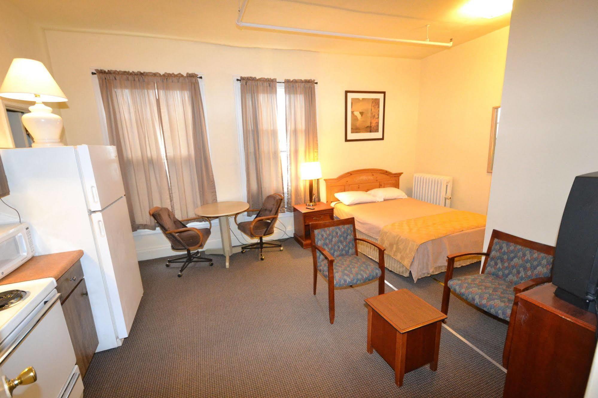 Perfect Stay Inn & Suites Blair Exterior foto